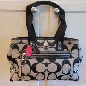 COACH SIGNATURE COLLECTION Purse.